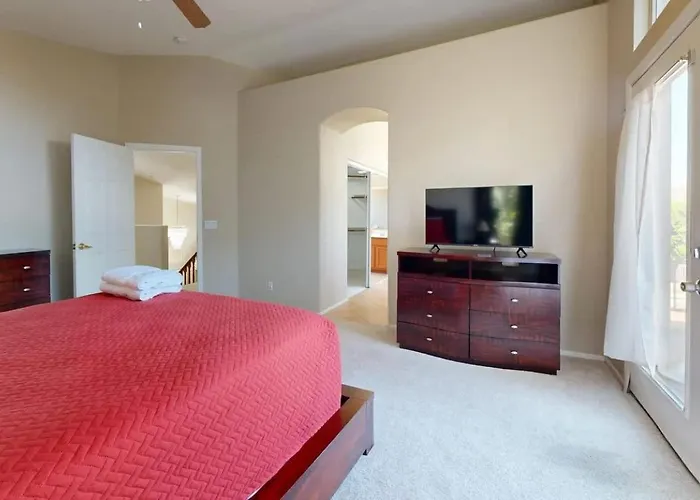 Sleeps 10 Heated Pool Putt Putt Dogs Welcome Holiday home Chandler