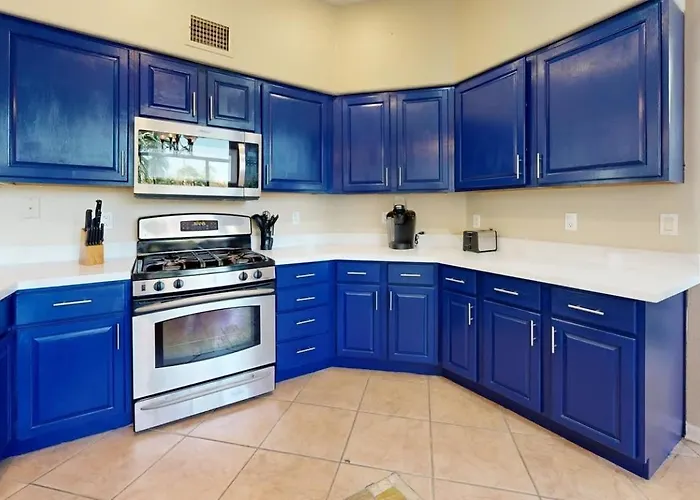 Sleeps 10 Heated Pool Putt Putt Dogs Welcome Holiday home Chandler
